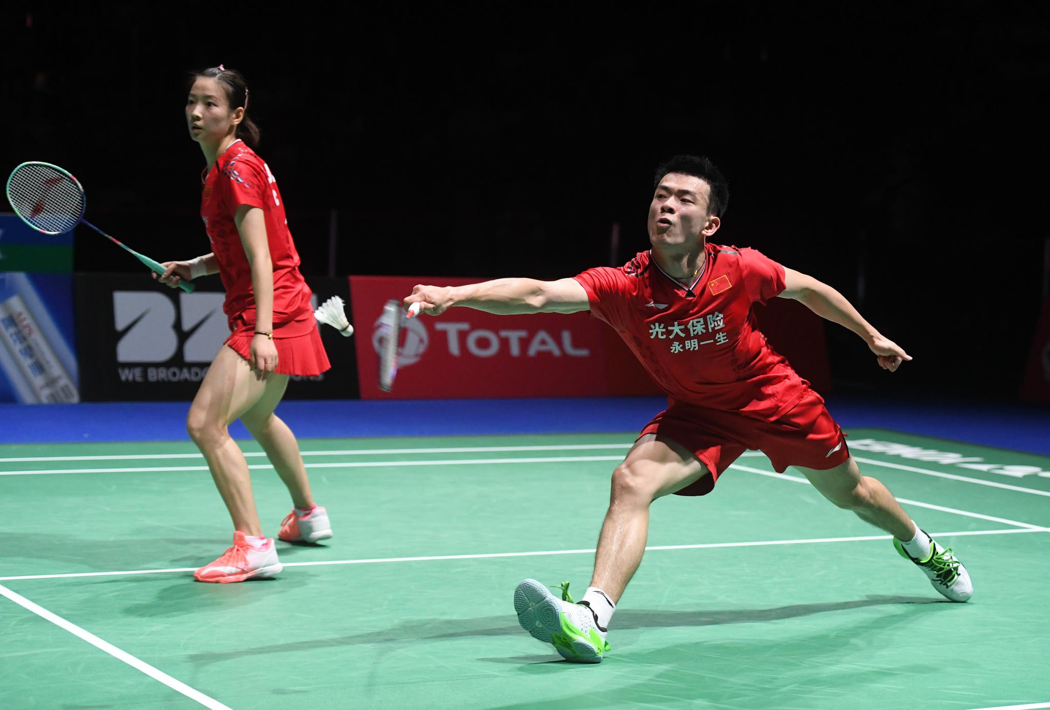 法国羽毛球队翻盘英格兰羽毛球队，辛杜统治全场