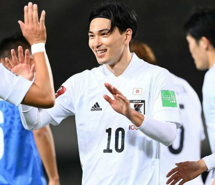 日本队完胜波兰队，梁靖崑点燃赛场