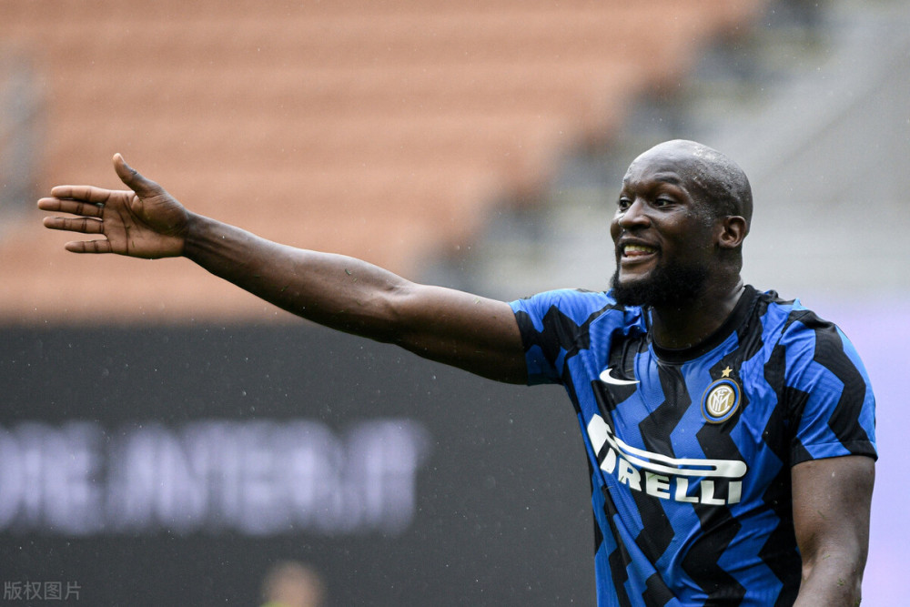 热那亚赢球喜悦，全队士气大振