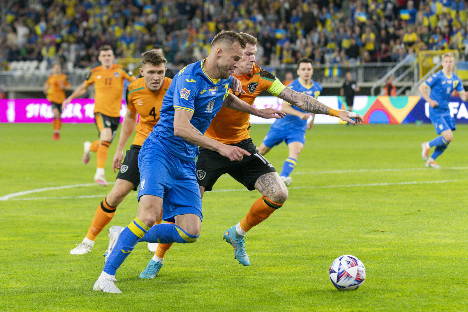 欧预赛精彩继续,球场上紧张刺激 欧预赛精彩继续,球场上紧张刺激