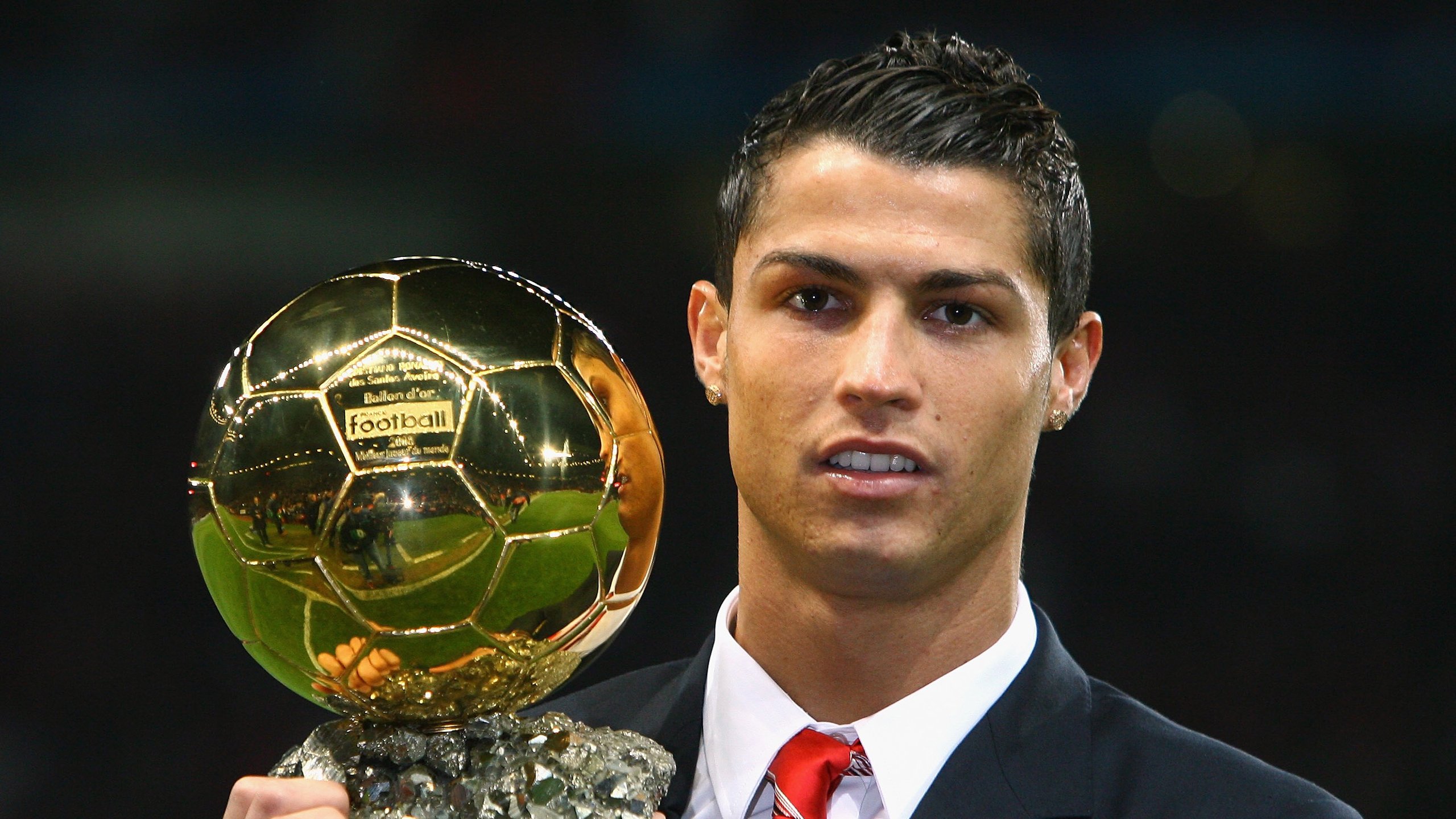 萨卡关键战不手软,曼联冲垮皇家社会