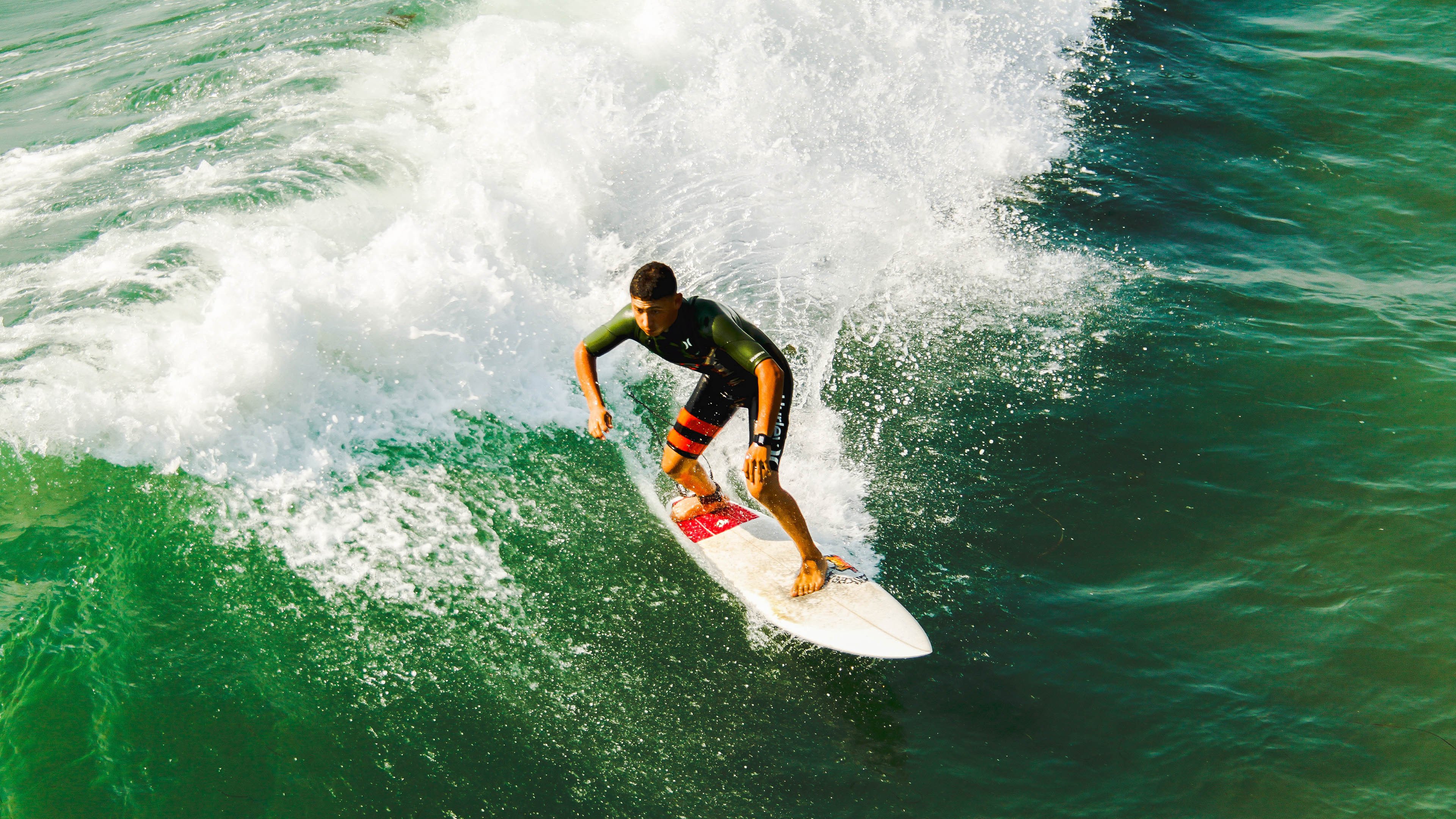 点球决战中的英雄与遗憾，拉亚神扑送希腊晋级，威尔士黄金一代悲情谢幕